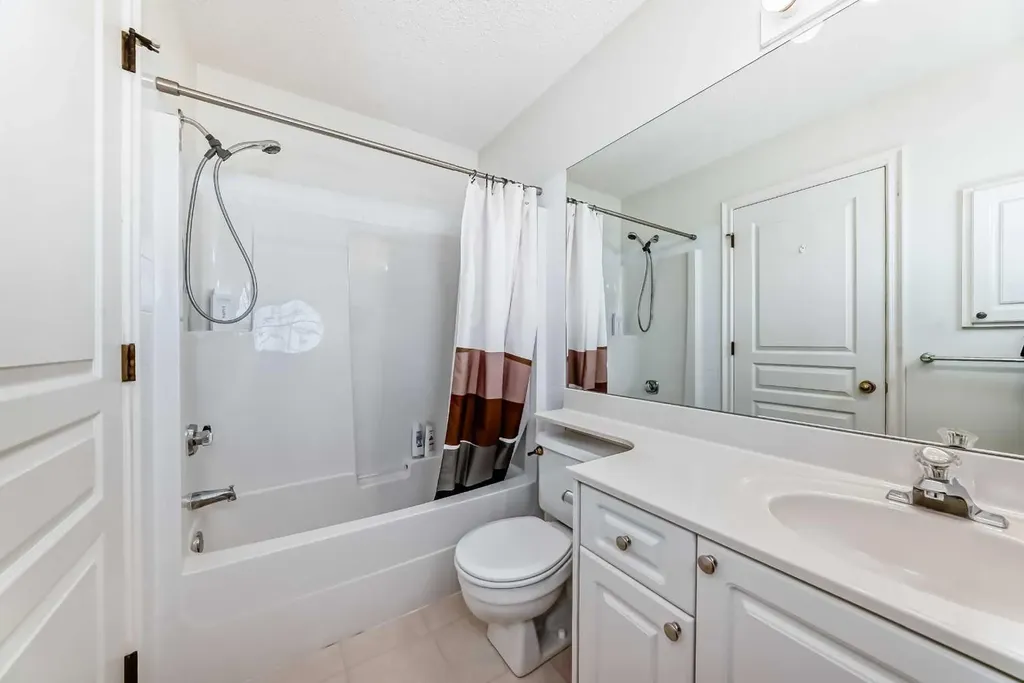 1507 11 Street SW Calgary AB T2R 1R3
