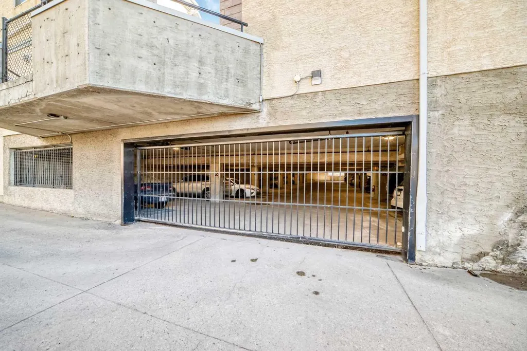 1507 11 Street SW Calgary AB T2R 1R3