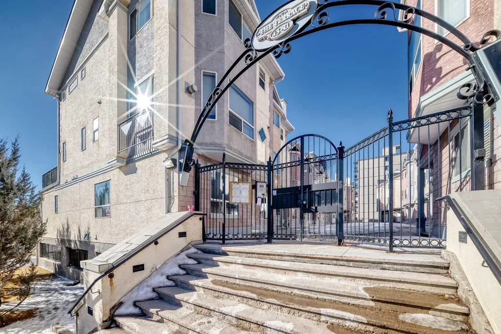 1507 11 Street SW Calgary AB T2R 1R3