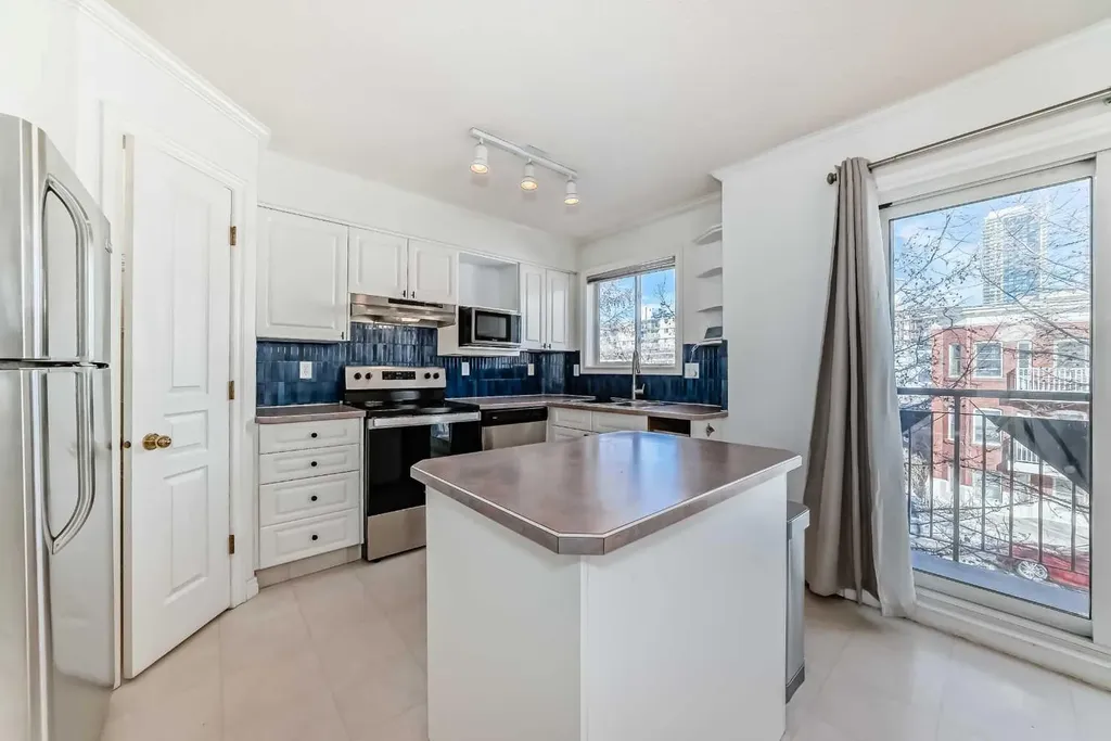 1507 11 Street SW Calgary AB T2R 1R3