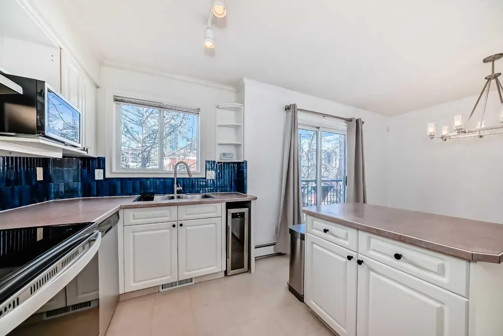 1507 11 Street SW Calgary AB T2R 1R3