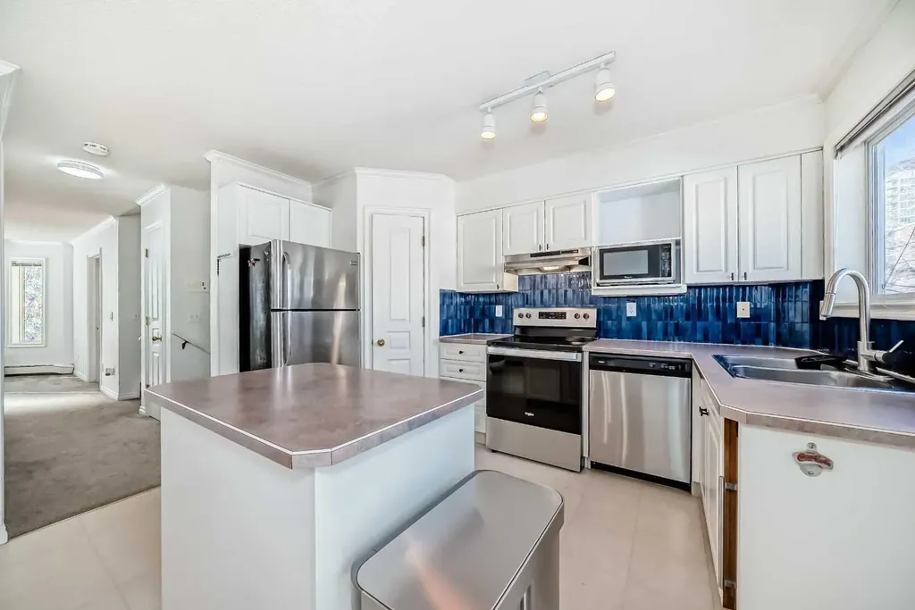 1507 11 Street SW Calgary AB T2R 1R3