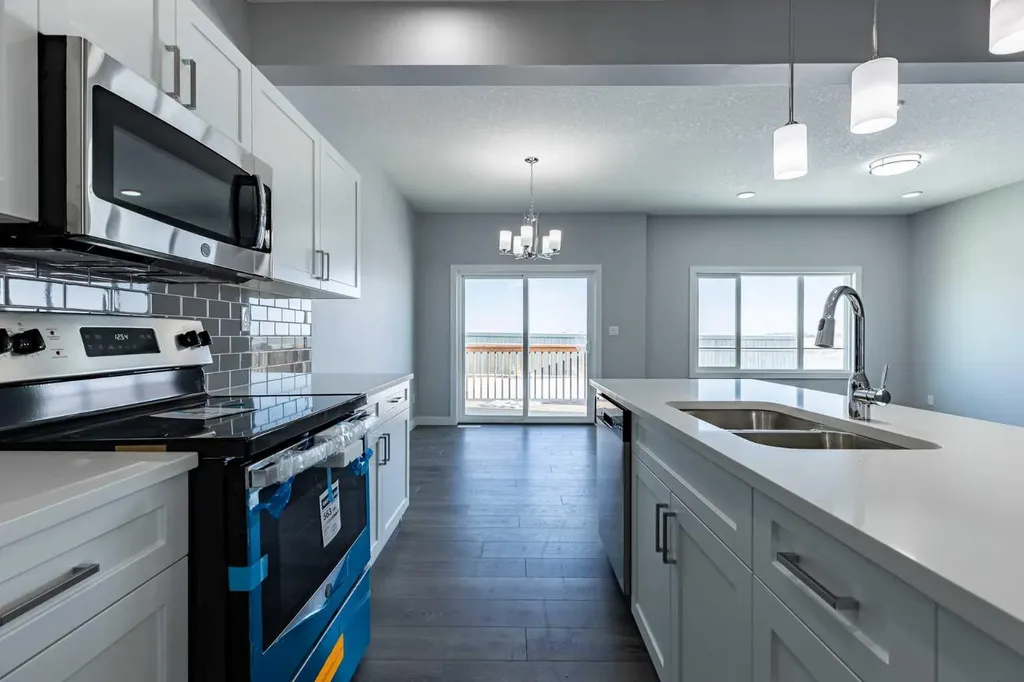 7 Heritage Point Cochrane AB T4C 3K7