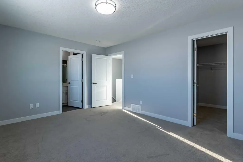 7 Heritage Point Cochrane AB T4C 3K7