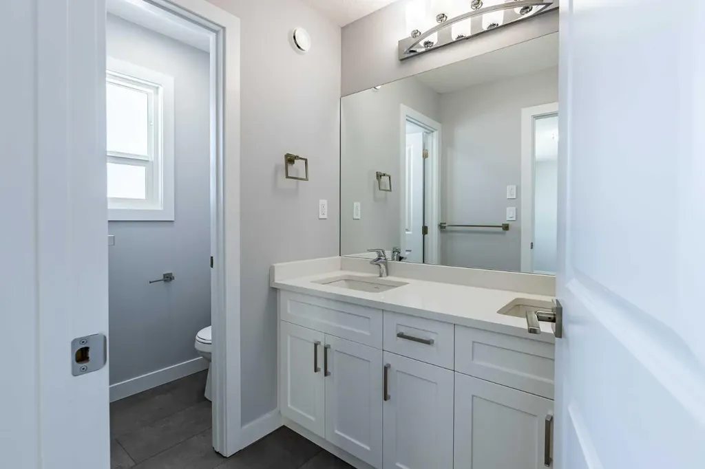 7 Heritage Point Cochrane AB T4C 3K7
