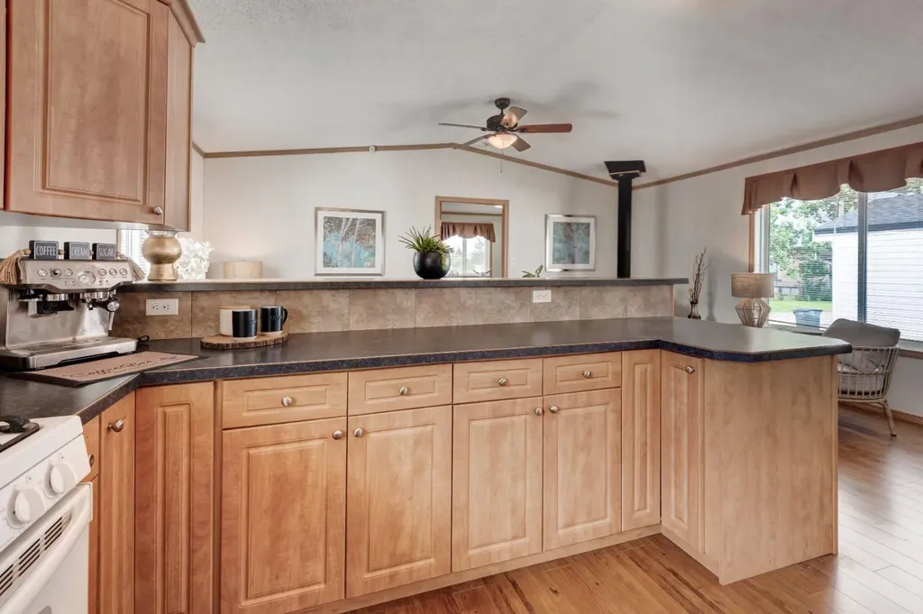 6724 17 Avenue SE Calgary AB T2A 0W5