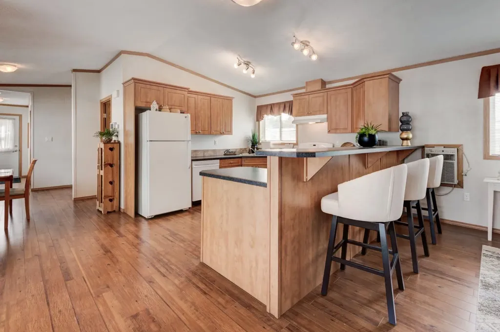6724 17 Avenue SE Calgary AB T2A 0W5