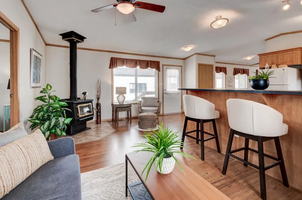 6724 17 Avenue SE Calgary AB T2A 0W5