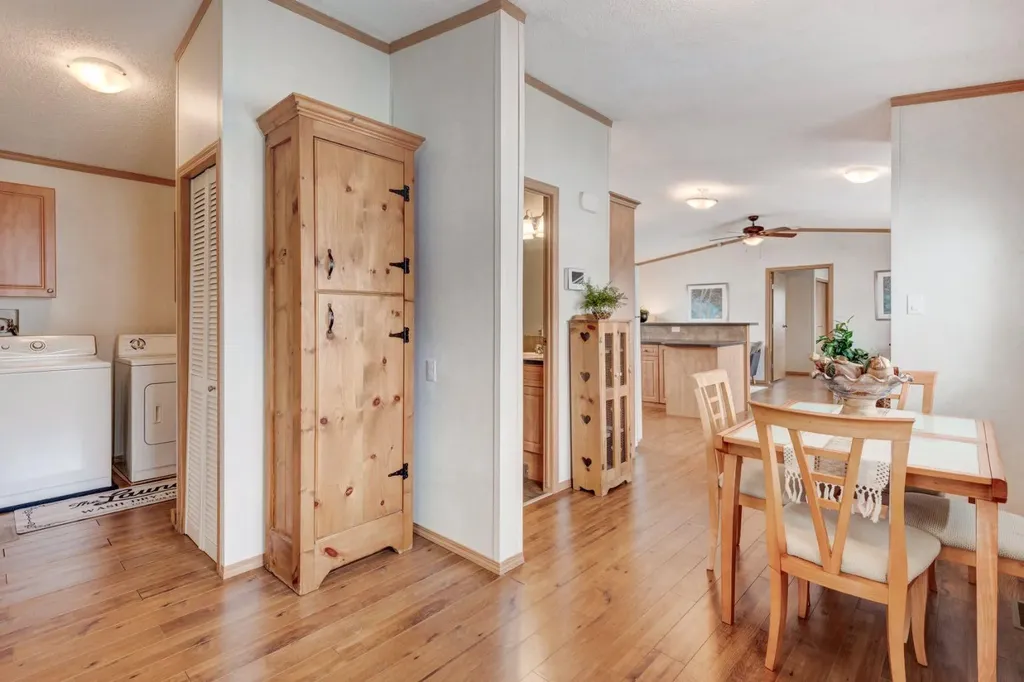 6724 17 Avenue SE Calgary AB T2A 0W5