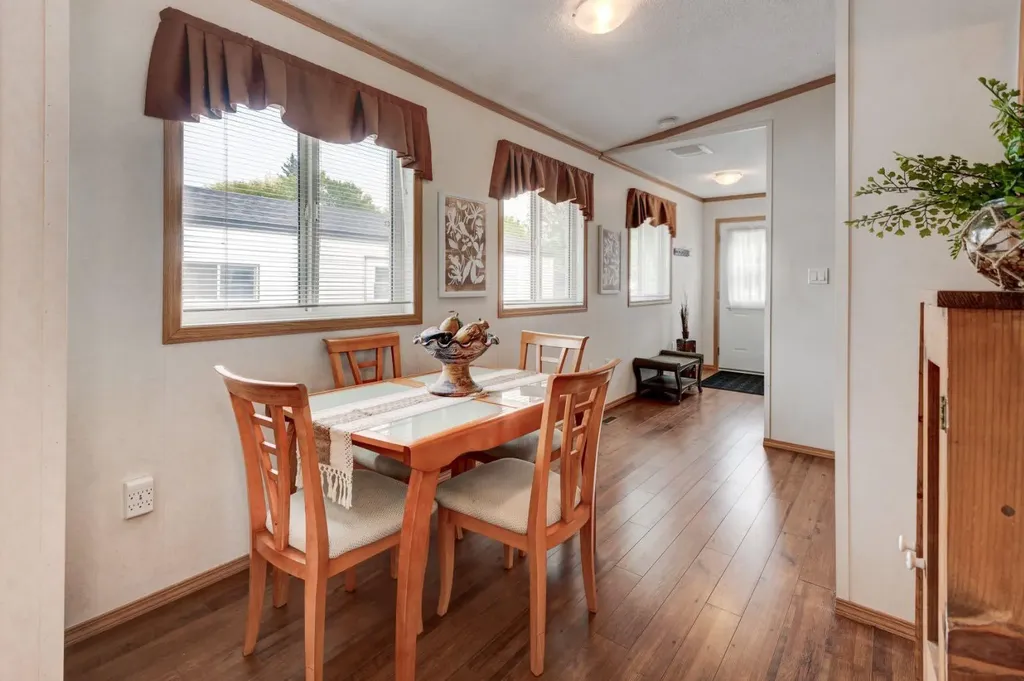 6724 17 Avenue SE Calgary AB T2A 0W5