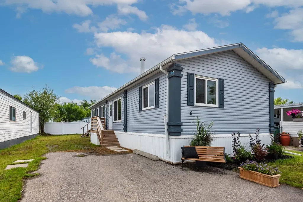 6724 17 Avenue SE Calgary AB T2A 0W5