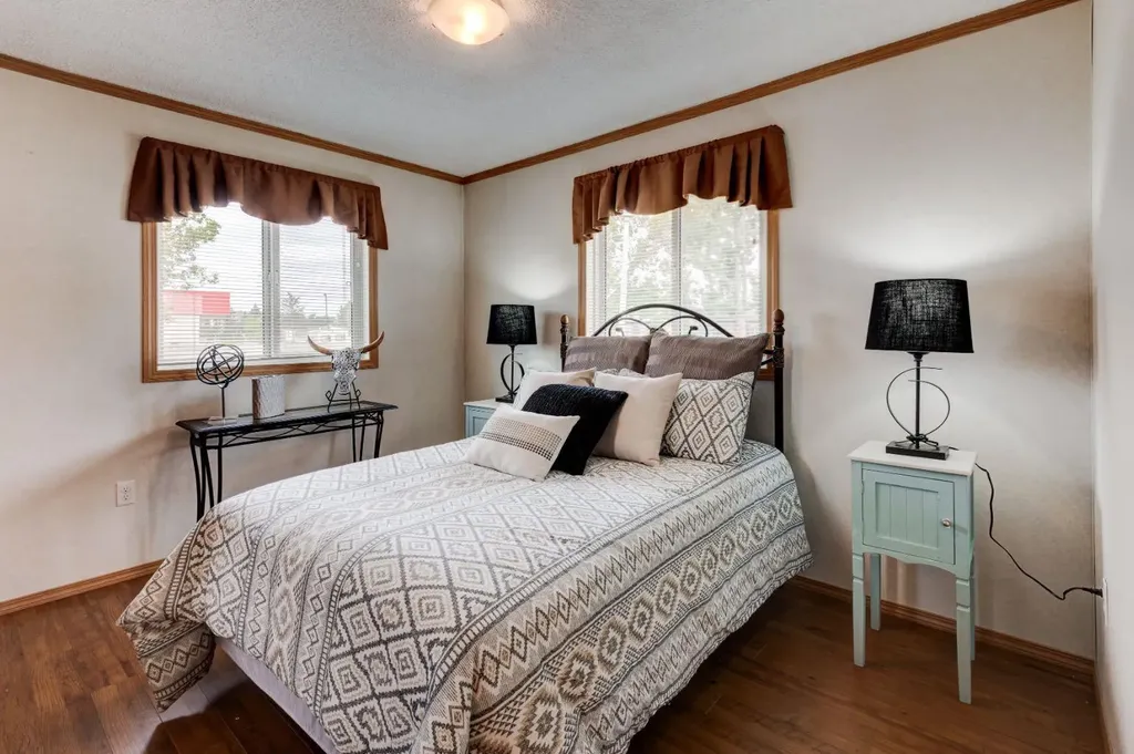 6724 17 Avenue SE Calgary AB T2A 0W5