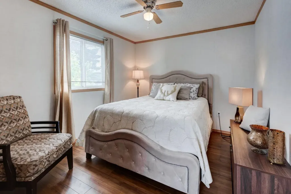 6724 17 Avenue SE Calgary AB T2A 0W5