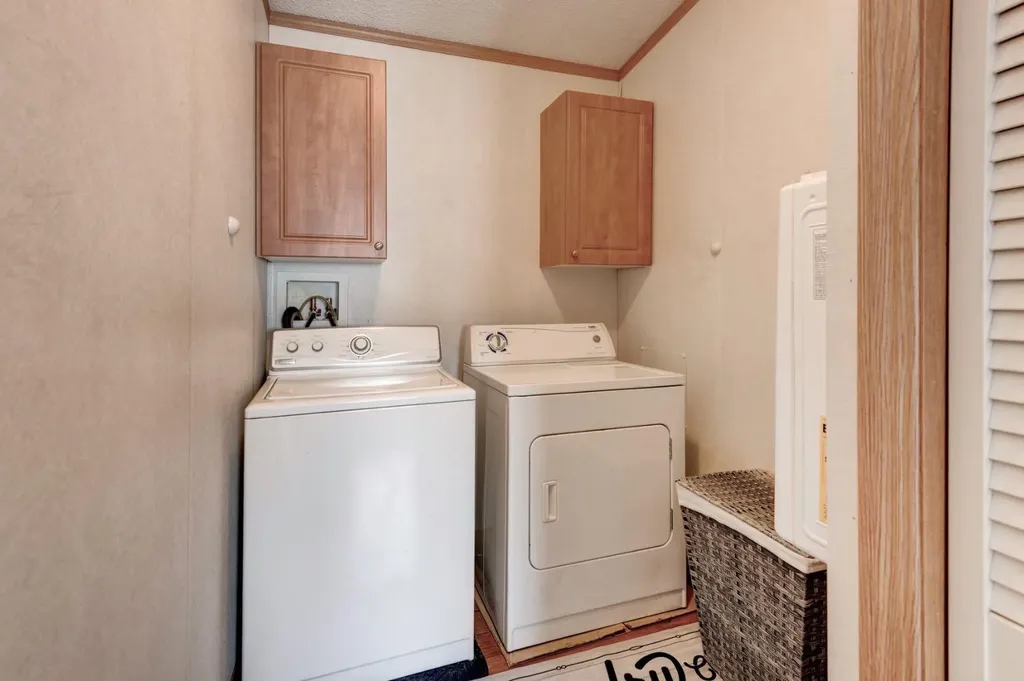 6724 17 Avenue SE Calgary AB T2A 0W5