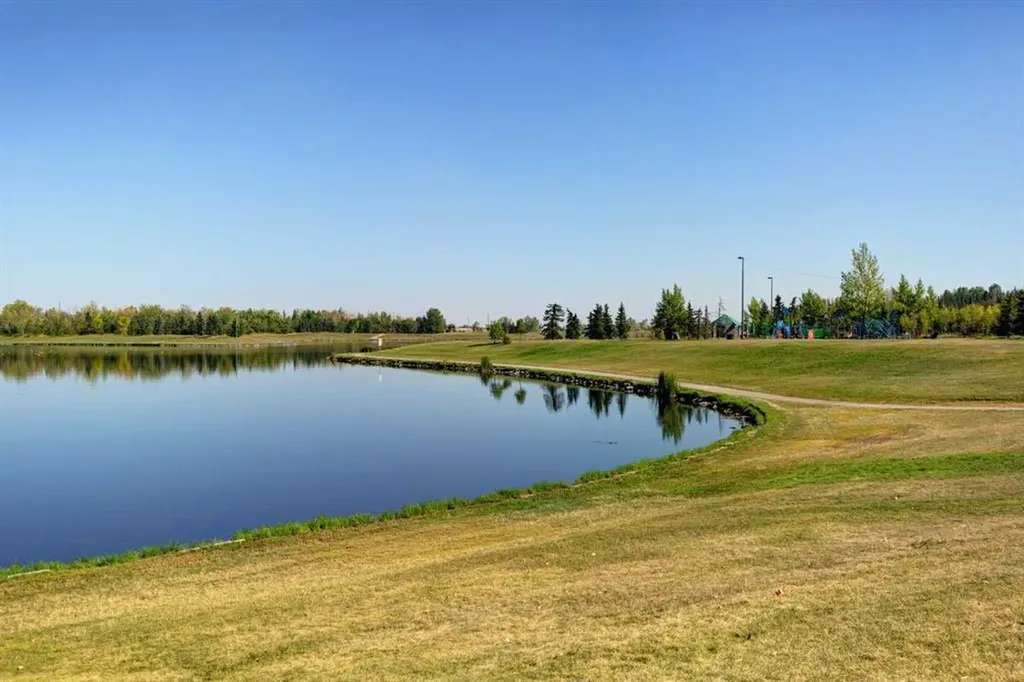 6724 17 Avenue SE Calgary AB T2A 0W5