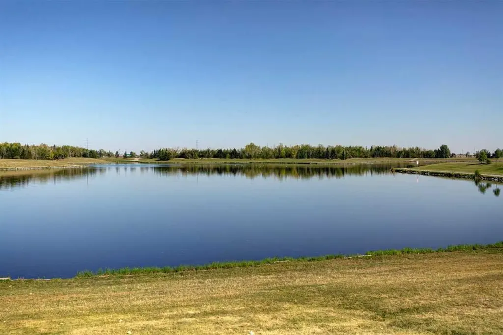 6724 17 Avenue SE Calgary AB T2A 0W5