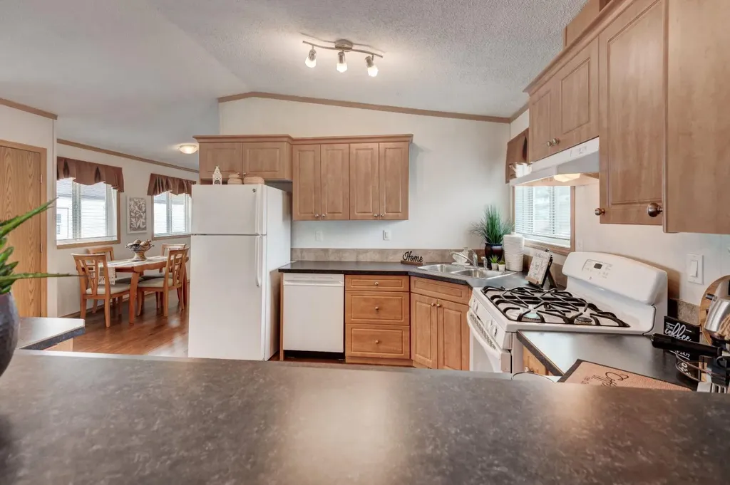 6724 17 Avenue SE Calgary AB T2A 0W5