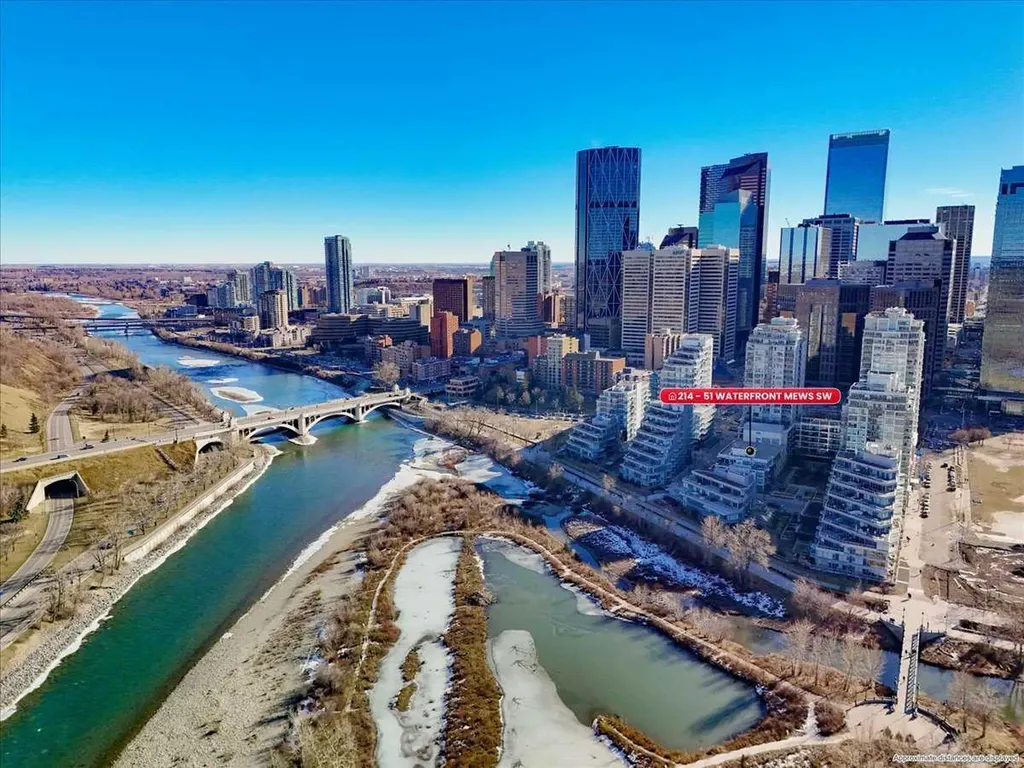 51 Waterfront Mews SW Calgary AB T2P 0X3