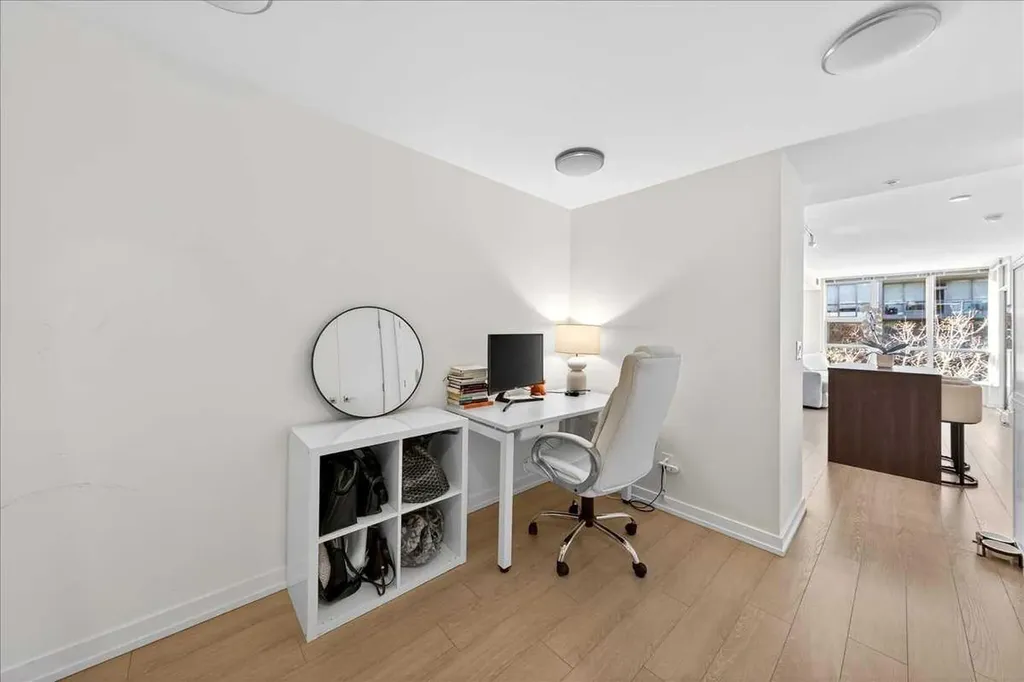 51 Waterfront Mews SW Calgary AB T2P 0X3