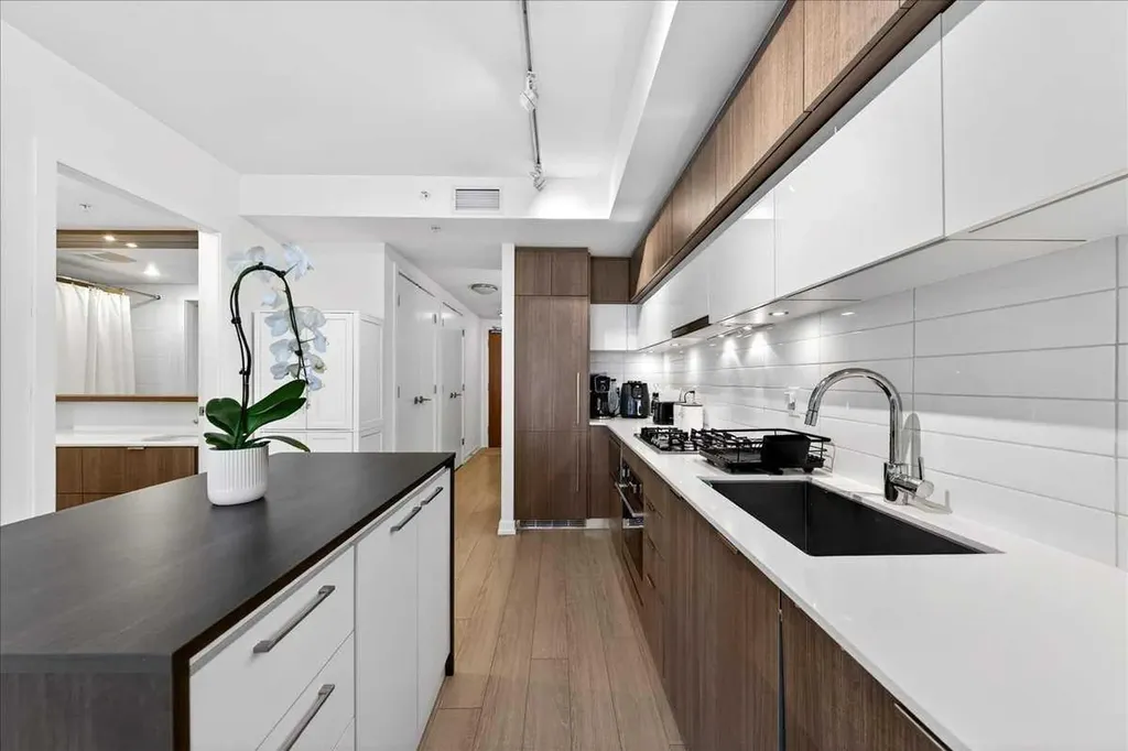 51 Waterfront Mews SW Calgary AB T2P 0X3