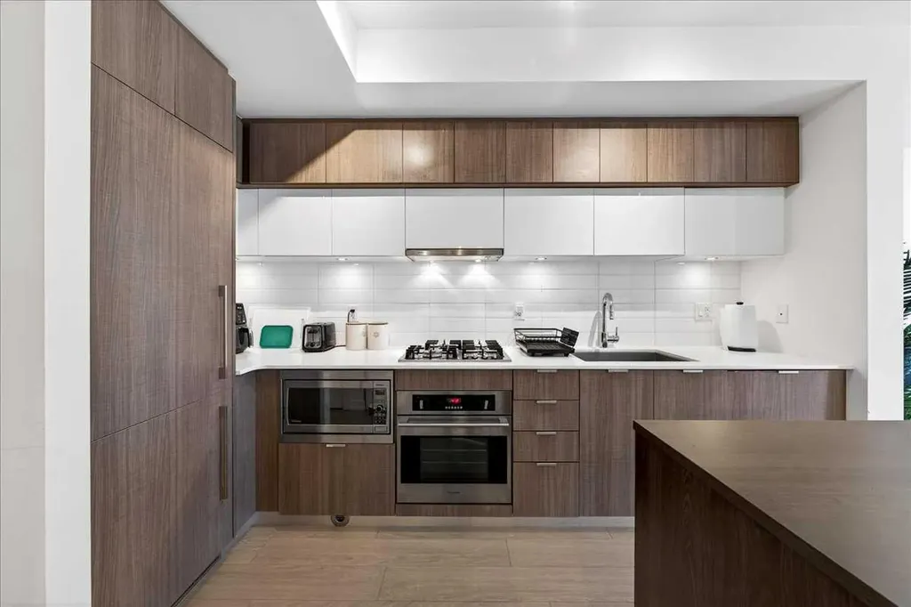 51 Waterfront Mews SW Calgary AB T2P 0X3