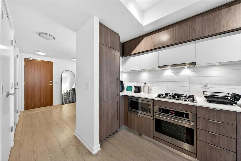 51 Waterfront Mews SW Calgary AB T2P 0X3