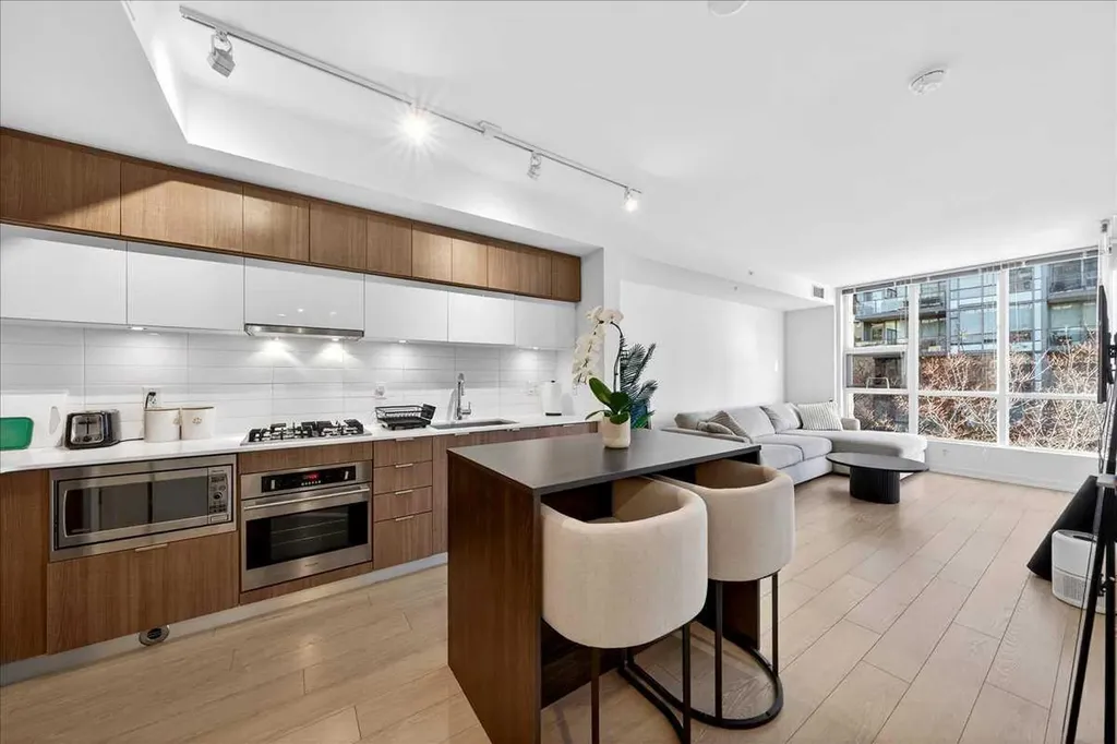 51 Waterfront Mews SW Calgary AB T2P 0X3