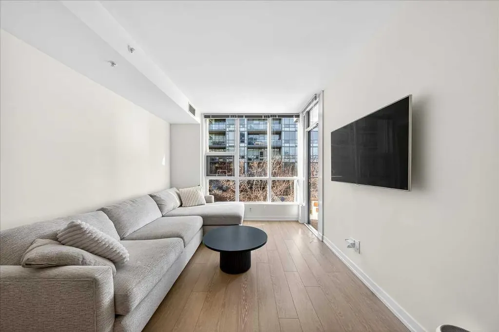 51 Waterfront Mews SW Calgary AB T2P 0X3