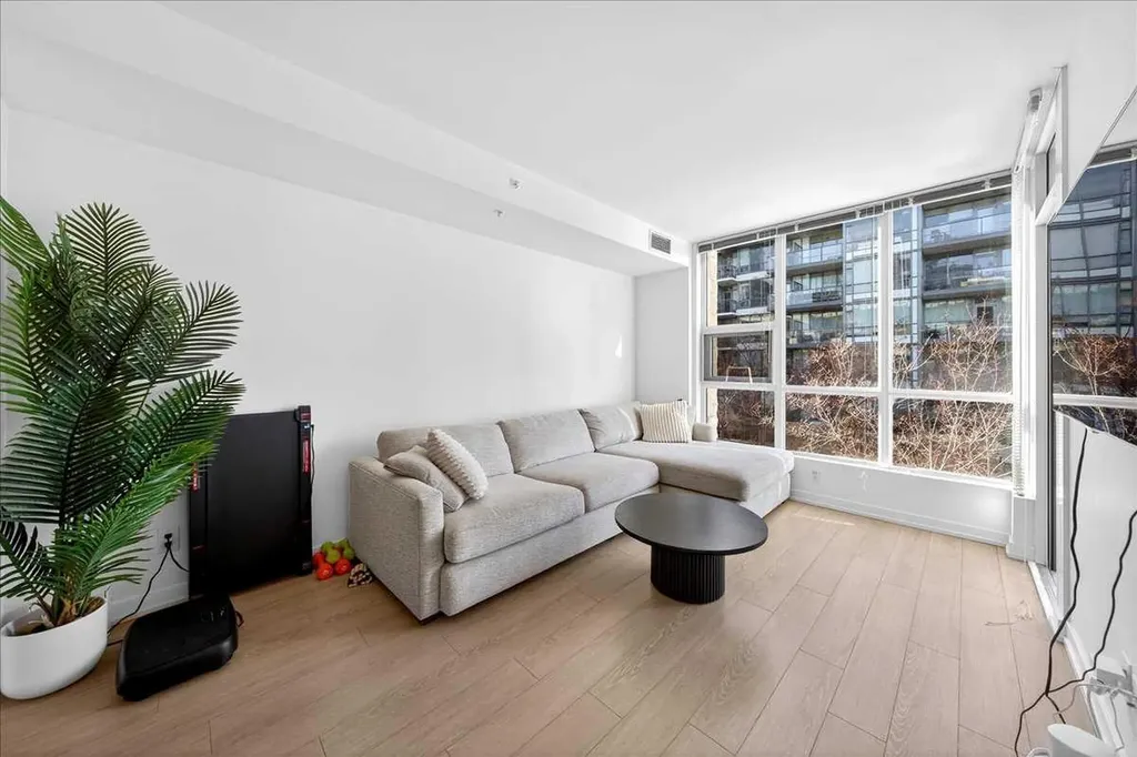 51 Waterfront Mews SW Calgary AB T2P 0X3