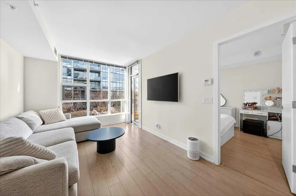 51 Waterfront Mews SW Calgary AB T2P 0X3