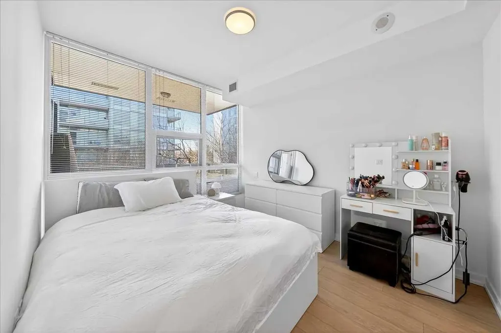 51 Waterfront Mews SW Calgary AB T2P 0X3
