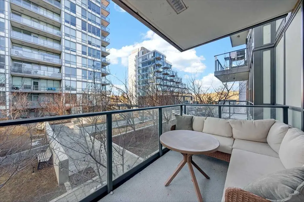 51 Waterfront Mews SW Calgary AB T2P 0X3