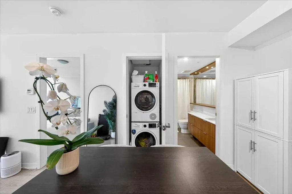 51 Waterfront Mews SW Calgary AB T2P 0X3