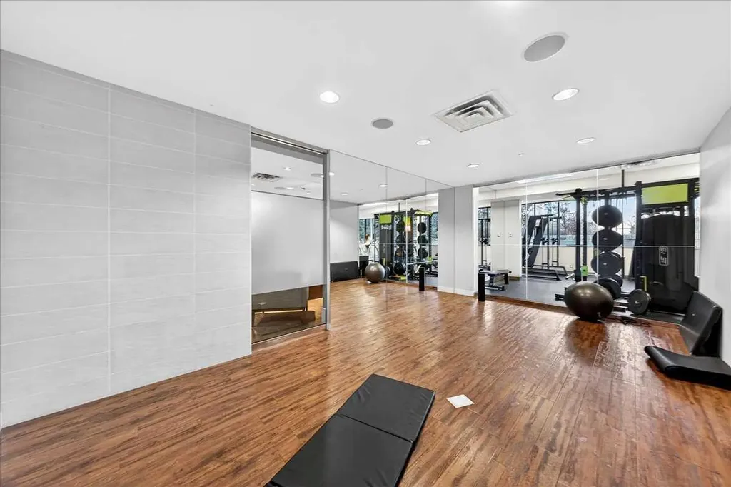 51 Waterfront Mews SW Calgary AB T2P 0X3