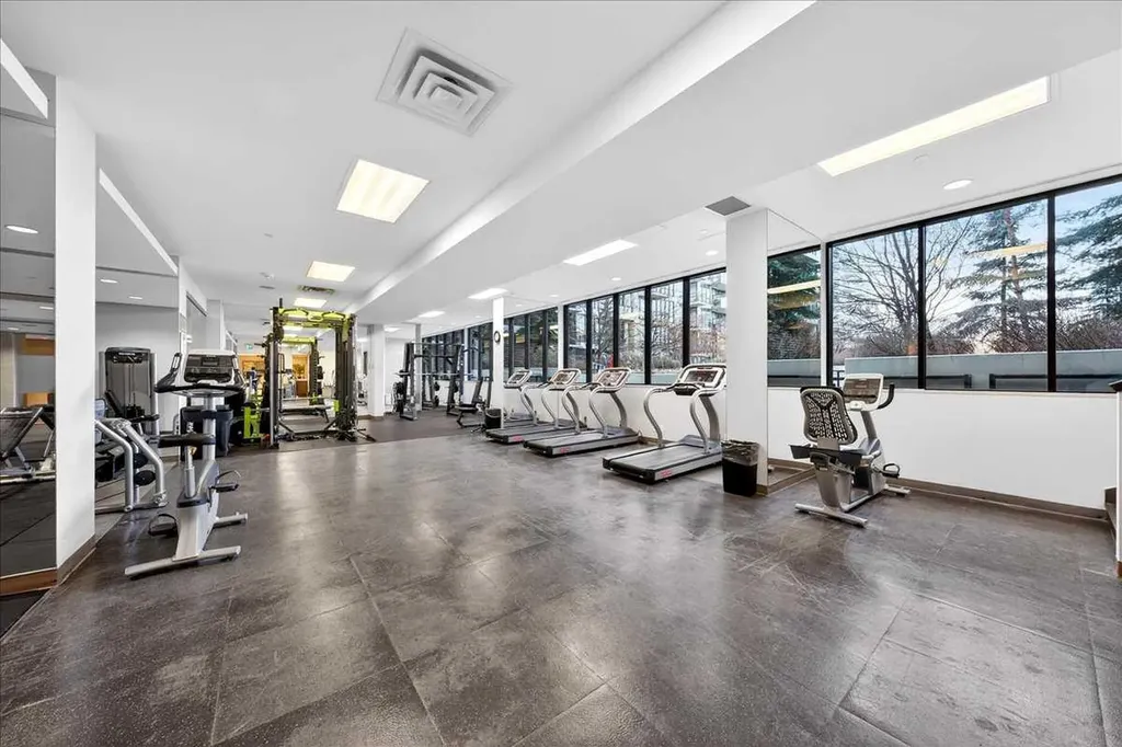 51 Waterfront Mews SW Calgary AB T2P 0X3