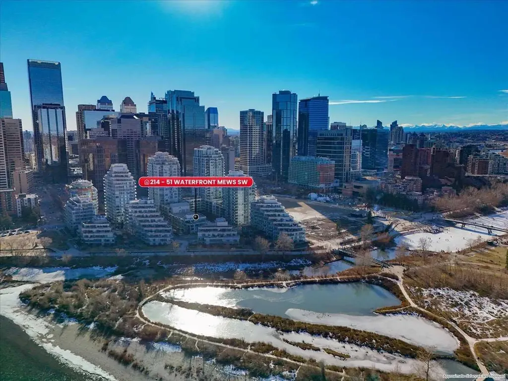 51 Waterfront Mews SW Calgary AB T2P 0X3