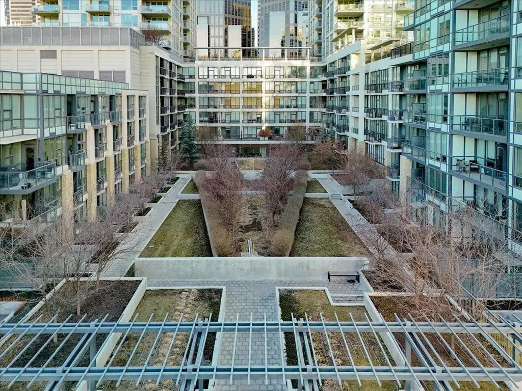 51 Waterfront Mews SW Calgary AB T2P 0X3