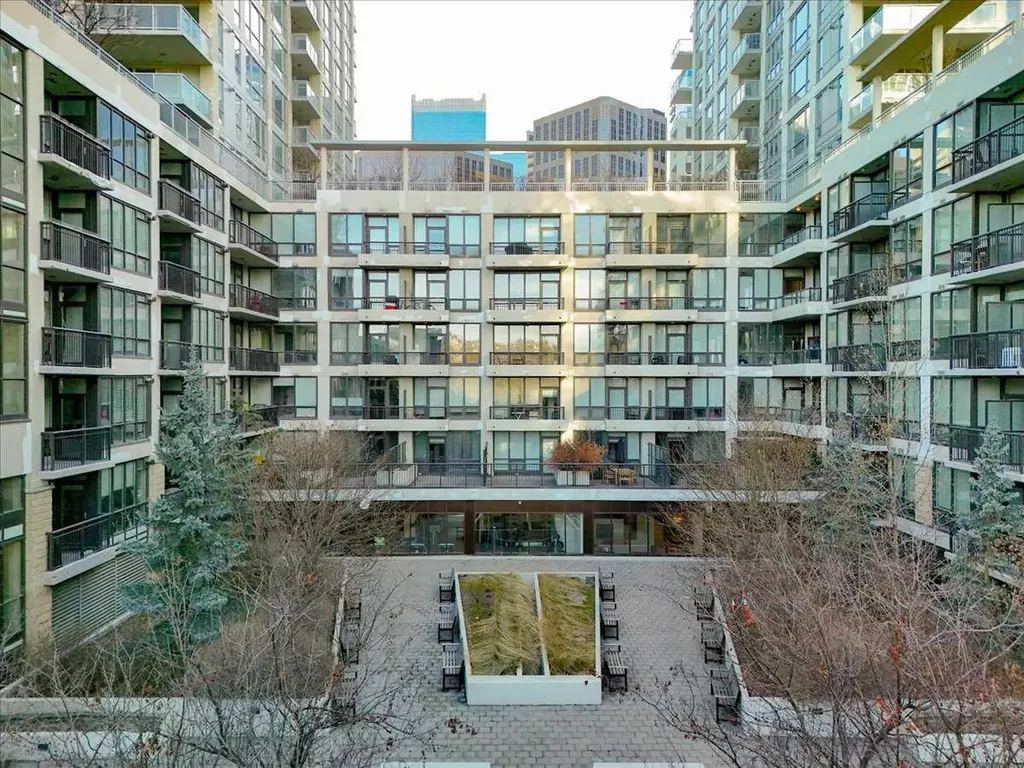 51 Waterfront Mews SW Calgary AB T2P 0X3