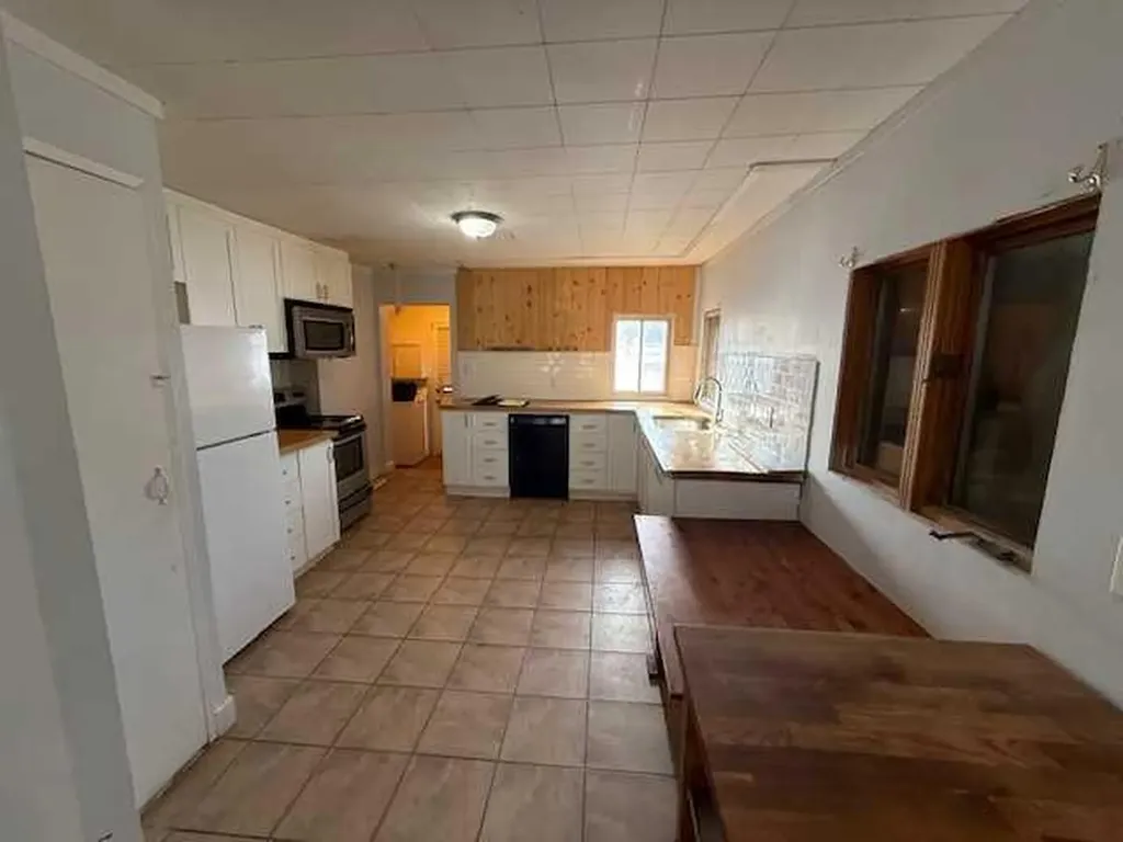 899 3 Avenue W Drumheller AB T0J 0Y3