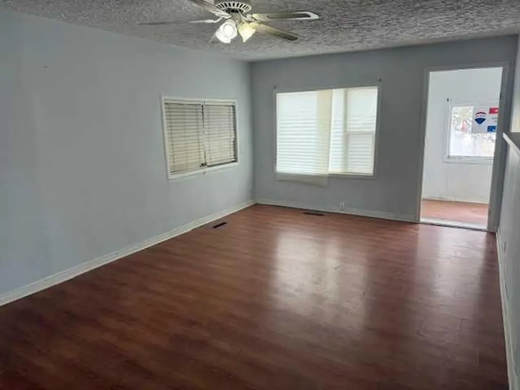 899 3 Avenue W Drumheller AB T0J 0Y3