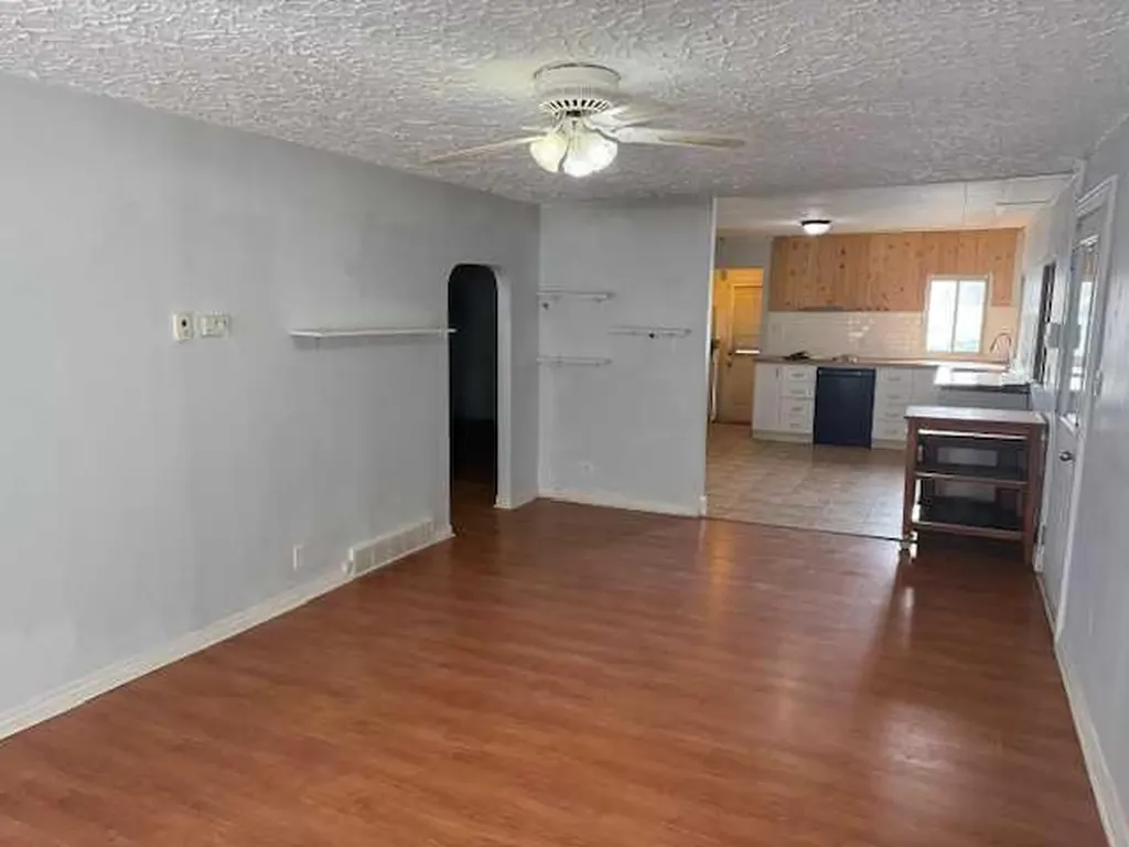 899 3 Avenue W Drumheller AB T0J 0Y3