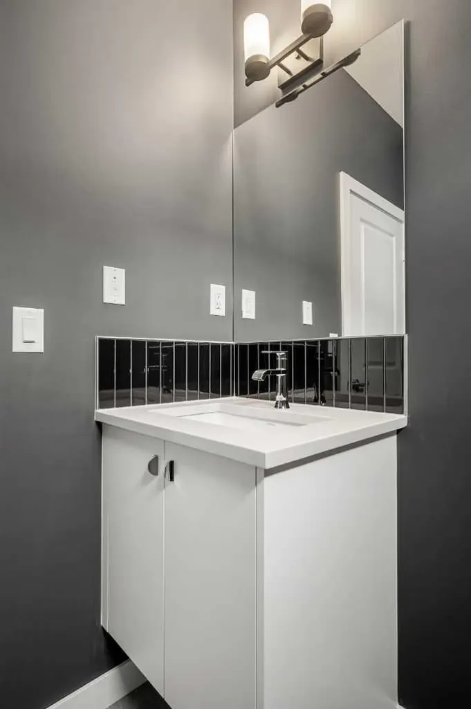 8323 8 Avenue SW Calgary AB T3H 6M8