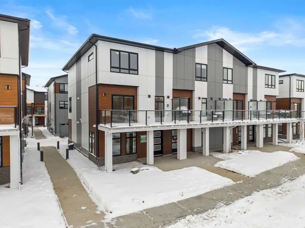 8323 8 Avenue SW Calgary AB T3H 6M8