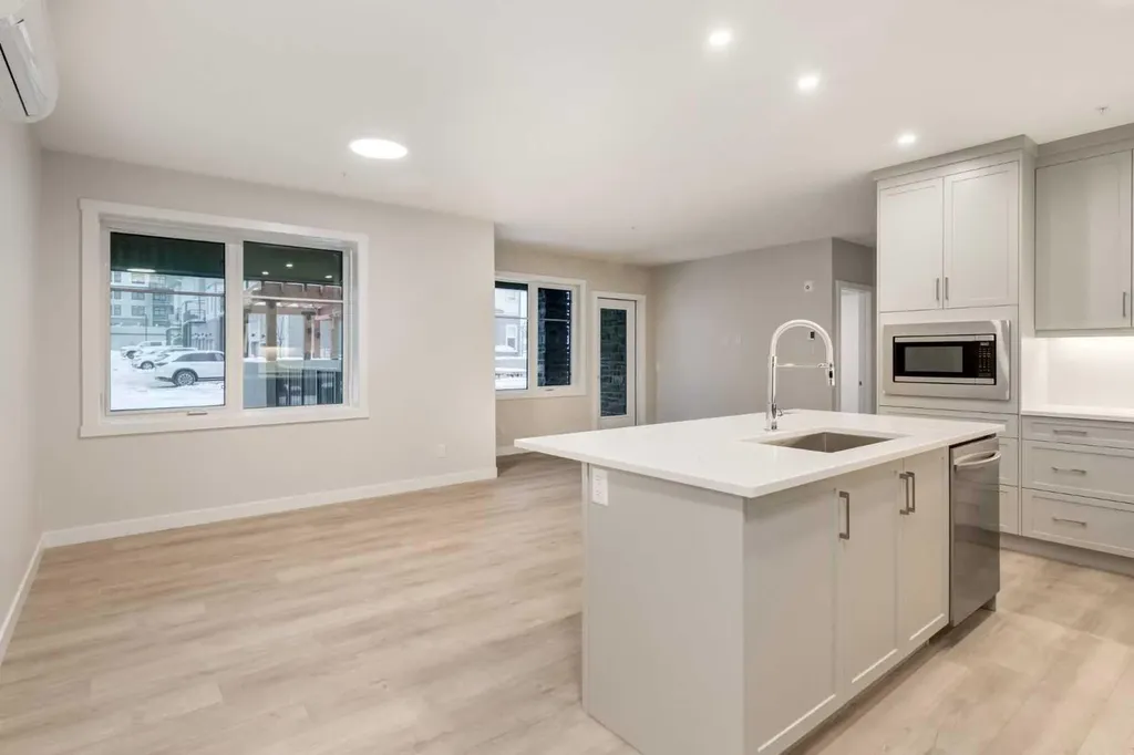 2117 81 Street SW Calgary AB T3H 6H5