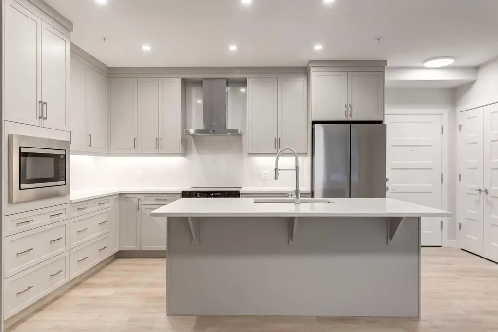 2117 81 Street SW Calgary AB T3H 6H5