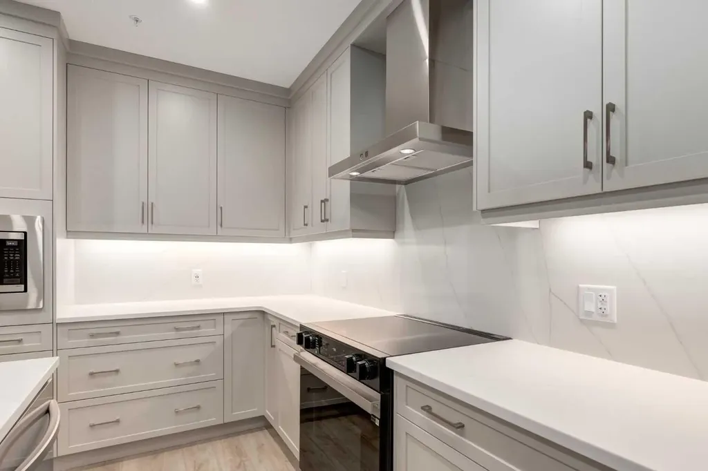 2117 81 Street SW Calgary AB T3H 6H5