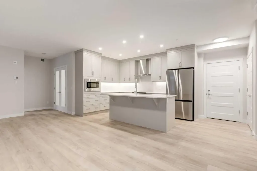 2117 81 Street SW Calgary AB T3H 6H5