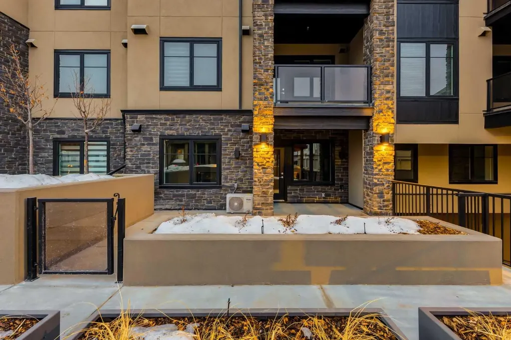 2117 81 Street SW Calgary AB T3H 6H5