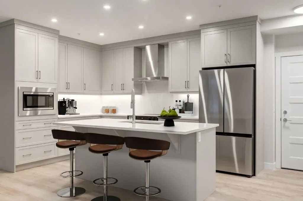 2117 81 Street SW Calgary AB T3H 6H5