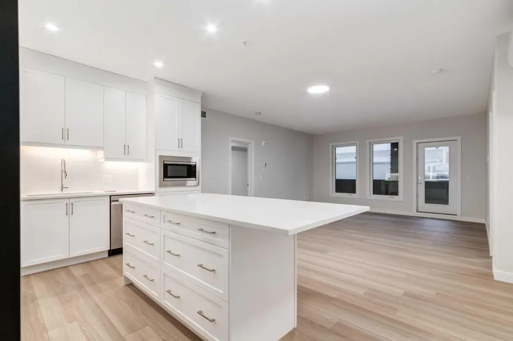 2117 81 Street SW Calgary AB T3H 6H5